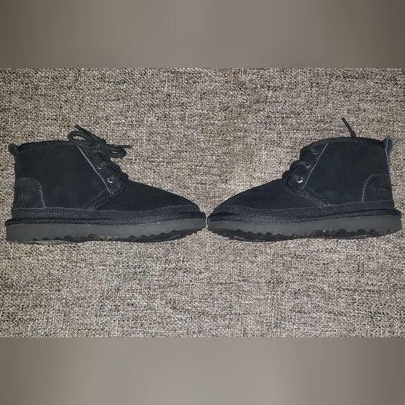 UGG Unisex-Child Neumel Ii Boot - Size 12 - Picture 2 of 6